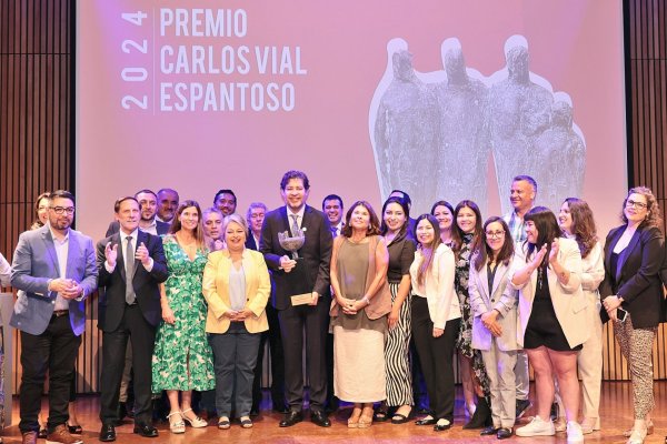 Fundación Carlos Vial Espantoso reconoce a Minera Antucoya por sus políticas en relaciones laborales