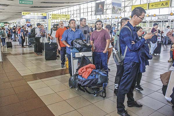Más de 600 multas por incumplimiento de exigencias mínimas acumula concesionaria de Aeropuerto de Santiago