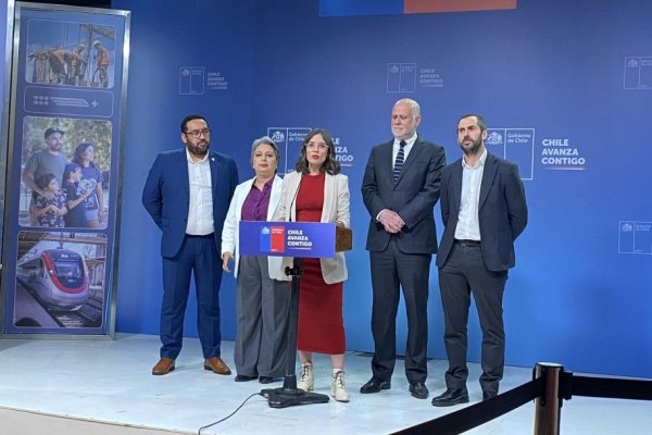 Pese a bajo Imacec: La Moneda sale a enfrentar los pronósticos “agoreros” y señala que “Chile crece y no está estancado”