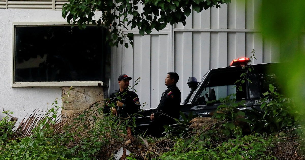 EE.UU. insta al gobierno de Maduro a garantizar salvoconductos para seis opositores refugiados en la embajada de Argentina