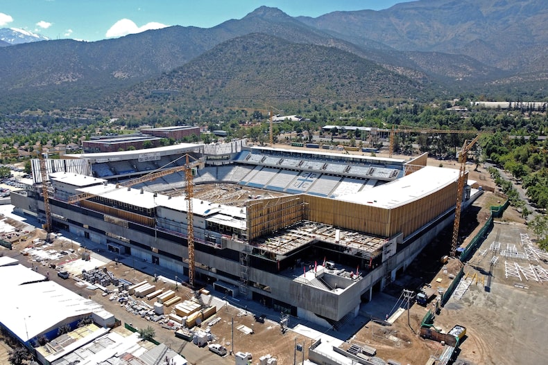El remodelado estadio San Carlos de Apoquindo se llamará Claro Arena a partir de 2025, cuando la UC espera inaugurarlo con Gary Medel como jugador