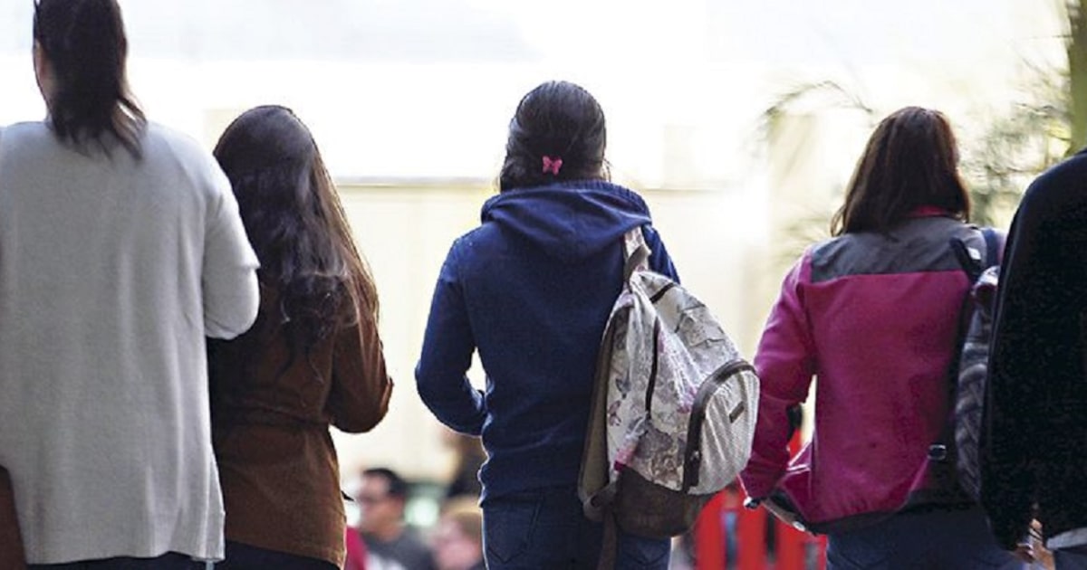 Santiago González y acoso sexual en contextos educativos.