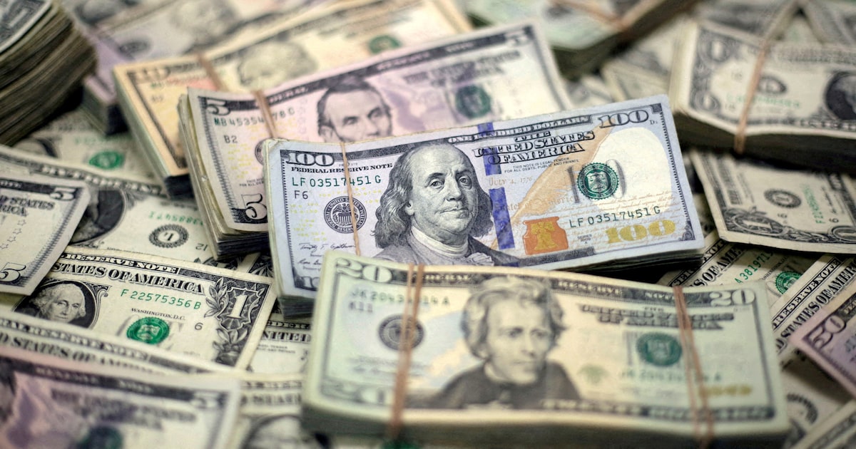 El dólar extiende sus ganancias y se acerca a su máximo histórico