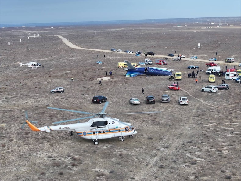 Lo que se sabe sobre el avión que se estrelló en Kazajstán y por qué se afirma que pudo haber sido derribado por las fuerzas rusas.