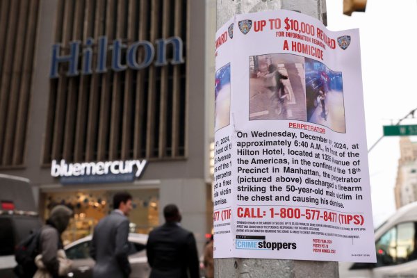 Ejecutivo acribillado en Manhattan: qué significan los extraños mensajes encontrados en las balas