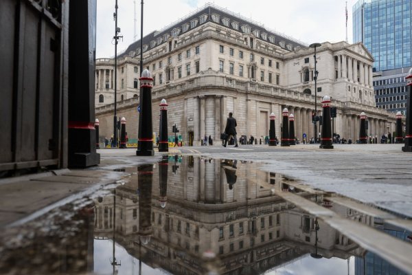 El Banco de Inglaterra mantiene la tasa y profundiza su división