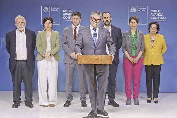Presidente Boric mandata al gabinete económico aumentar la inversión en seis áreas clave durante 2025