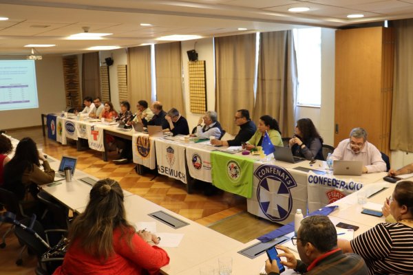 Tras maratónica negociación Gobierno y funcionarios públicos acuerdan reajuste de 0,7% real