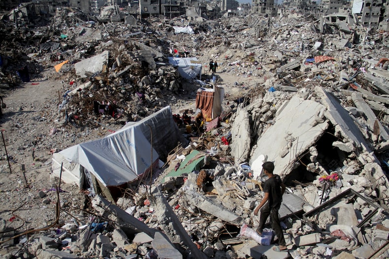 Después de la ofensiva israelí, en medio de un alto el fuego entre Israel y Hamas, en el campo de refugiados de Jabalia