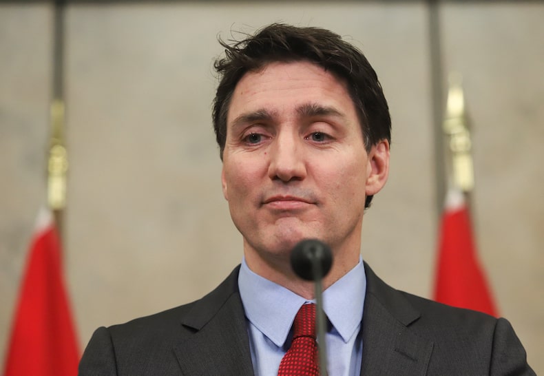 El primer ministro de Canadá, Trudeau, responde después de que el presidente de los Estados Unidos, Trump, ordenó aranceles sobre las importaciones canadienses, en Ottawa