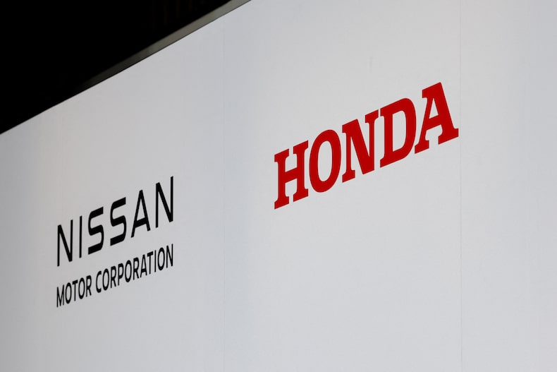 Honda, Nissan y Mitsubishi Motors celebran una conferencia de prensa conjunta sobre las conversaciones de fusión de ESIR