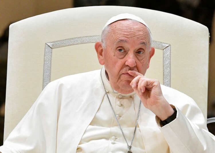 El papa Francisco ya no se encuentra en estado “crítico”