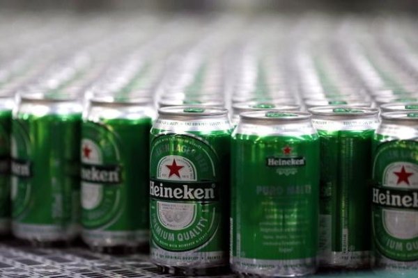Acciones de Heineken se disparan tras resultados y lideran un repunte de las cerveceras europeas
