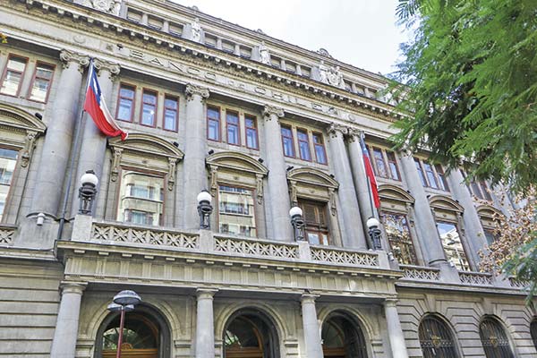 Banco de Chile anota utilidades por US$ 1.256 millones en 2024 y proyecta repunte de negocio de créditos a personas para este año