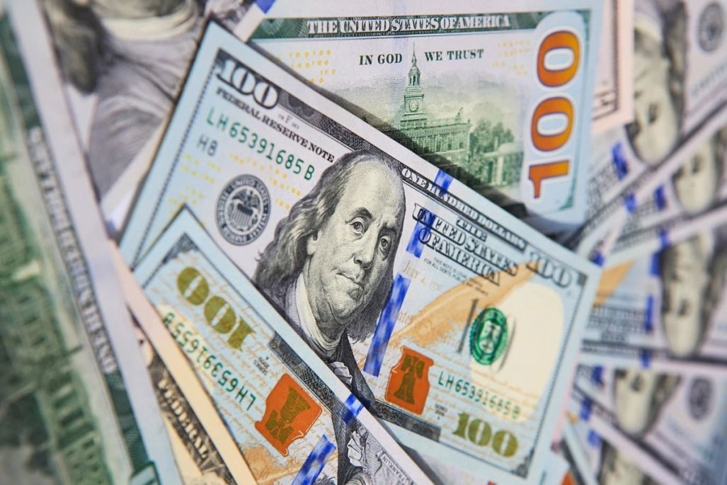 Dólar hoy en Chile: sube desde sus mínimos por fuerte caída del cobre