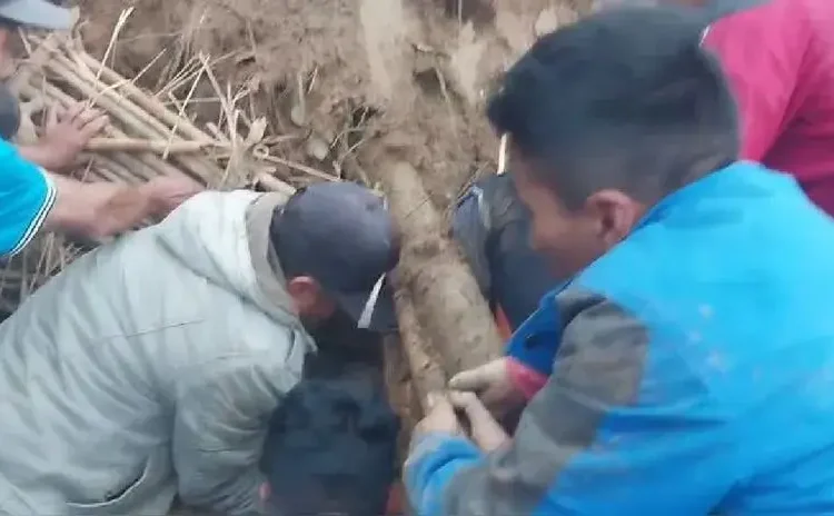 La Libertad: derrumbe de cerro sepulta a pareja de esposos en su casa y muere uno de ellos