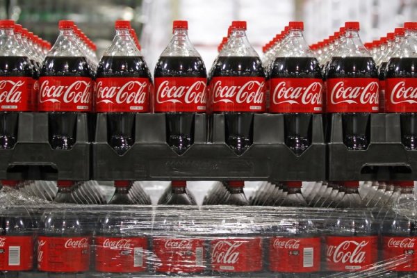 Las ganancias de Coca-Cola superan las expectativas impulsadas por el alza de precios en sus bebidas