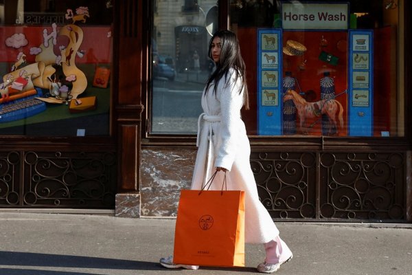 Las marcas de lujo europeas anticipan traspasar a precios los aranceles de Trump, pero no todas tendrían el mismo margen de maniobra