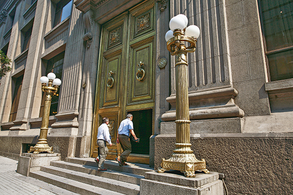 Los operadores financieros descartan que el Banco Central baje la tasa de interés referencial por lo menos en un año