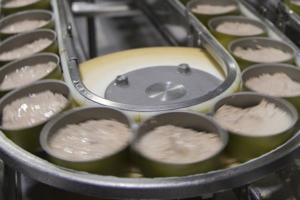 Retiran latas de atún de supermercados Walmart y Costco en EEUU por riesgo de potencial botulismo