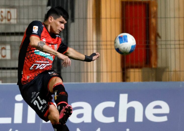 Alfonso Parot carga contra la dirigencia de Cruzados