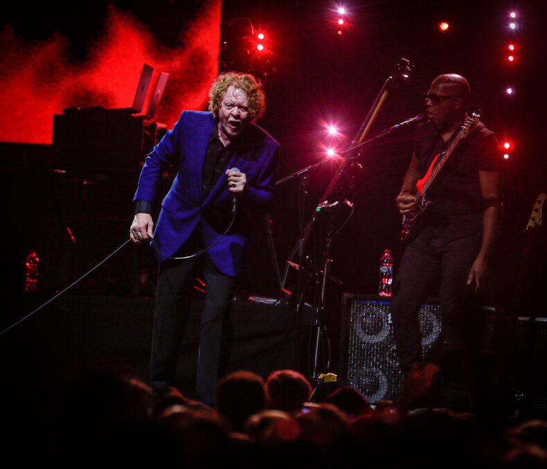 Simplemente rojo en Movistar Arena