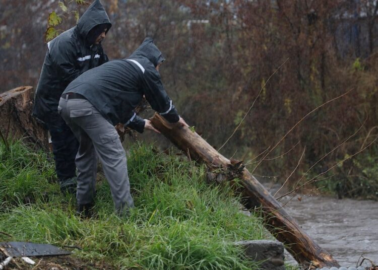 Suspenden clases en comunas de Los Lagos por alerta meteorológica