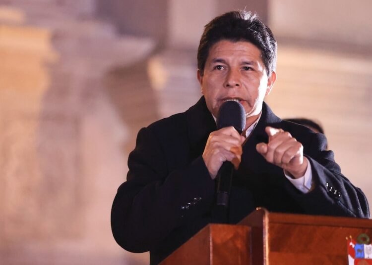 Expresidente peruano Pedro Castillo intenta retirarse de la sala en medio de juicio en su contra: “Mi único delito fue defender a este pueblo”