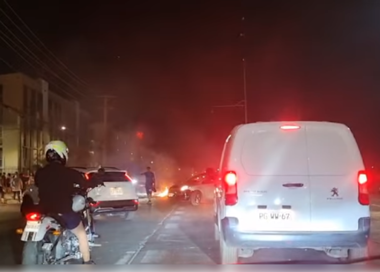 Residentes de San Bernardo llevan dos noches protestando por asesinato de vecino