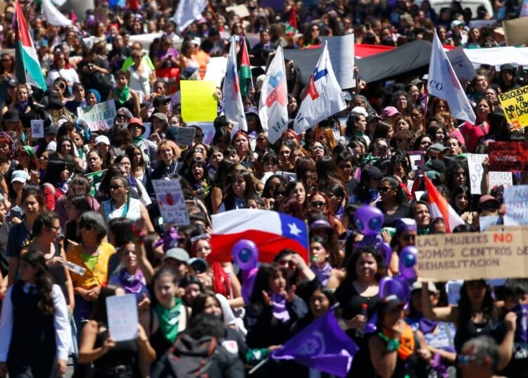 8M: Carabineros detalla desvíos de tránsito ante marcha que tendría mayor convocatoria