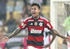 Con un salario millonario: en Brasil dan detalles de la renovación de Erick Pulgar con el flamengo