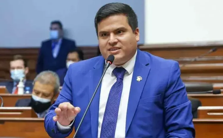 Diego Bazán asegura que Renovación Popular “sigue firme” en la censura de Juan José Santiváñez