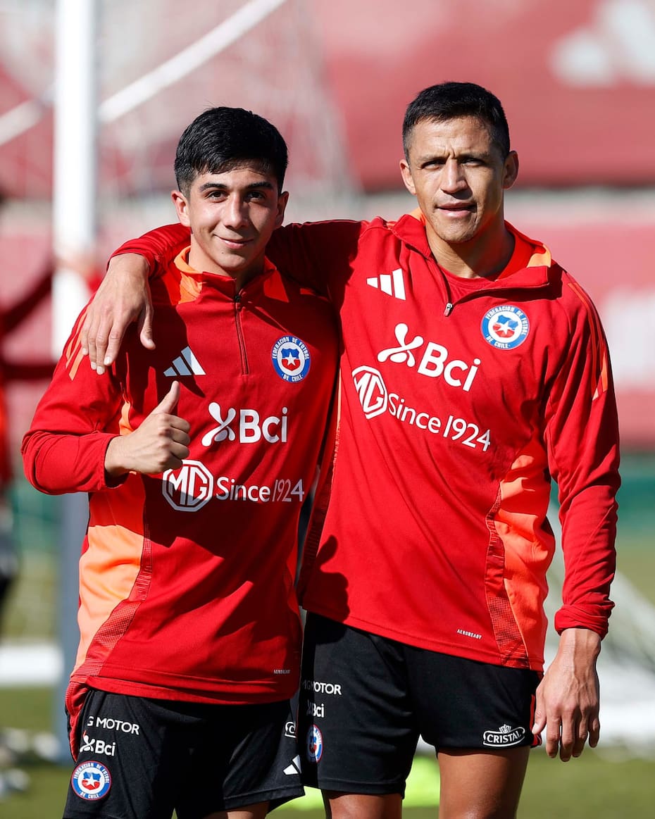 Ángel Díaz y Alexis Sánchez en Juan Pinto Durán