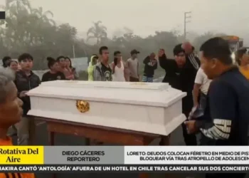 Loreto: colocan féretro en medio de carretera para bloquearla y exigir justicia por muerte de adolescente