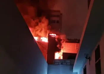 Minsa reportó 17 lesionados por inhalación de humo en incendio del jirón Junín