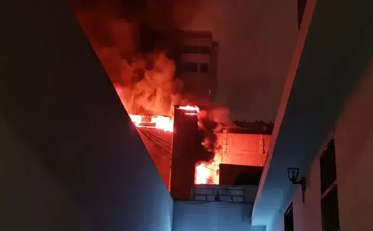 Minsa reportó 17 lesionados por inhalación de humo en incendio del jirón Junín
