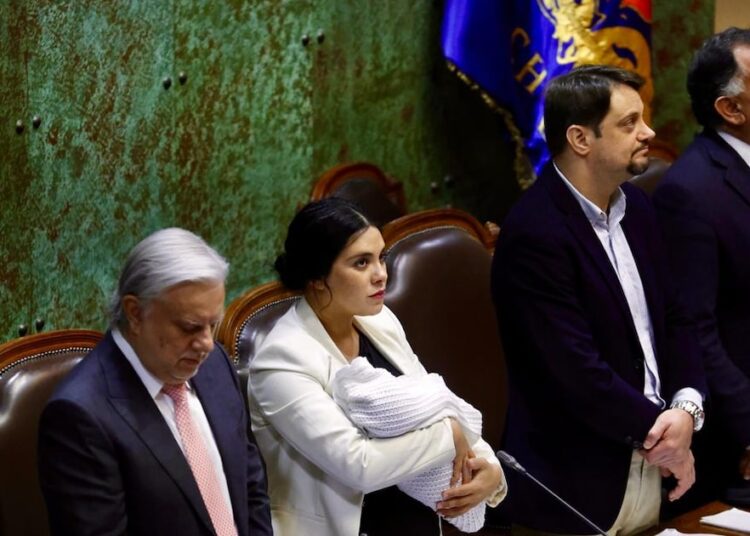 PSC insiste en censura contra Karol Cariola