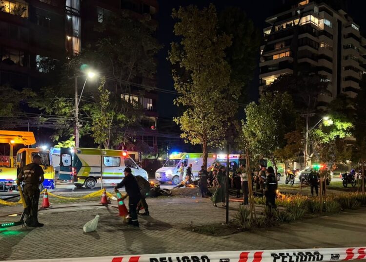 Sujeto atropella a cuatro guardias municipales en Vitacura tras robo