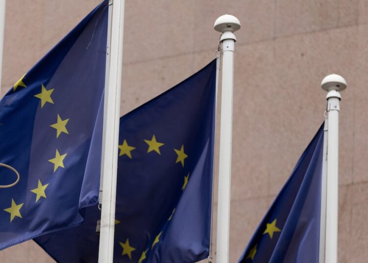 Unión Europea busca una respuesta equilibrada entre la negociación y las represalias a los aranceles de Estados Unidos