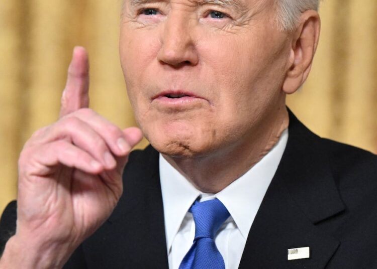 Biden arremete contra la “destrucción” del gobierno de Trump en su primer discurso como expresidente