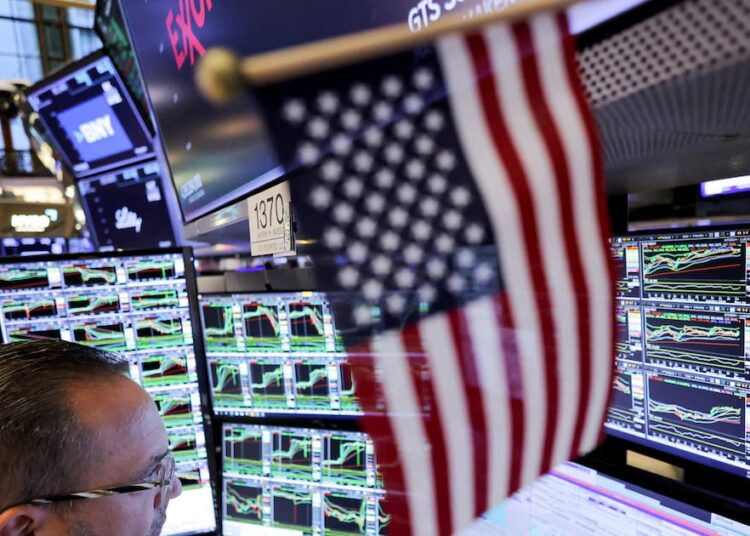 Wall Street busca rumbo a la espera de datos sobre EE.UU. y los resultados de las empresas