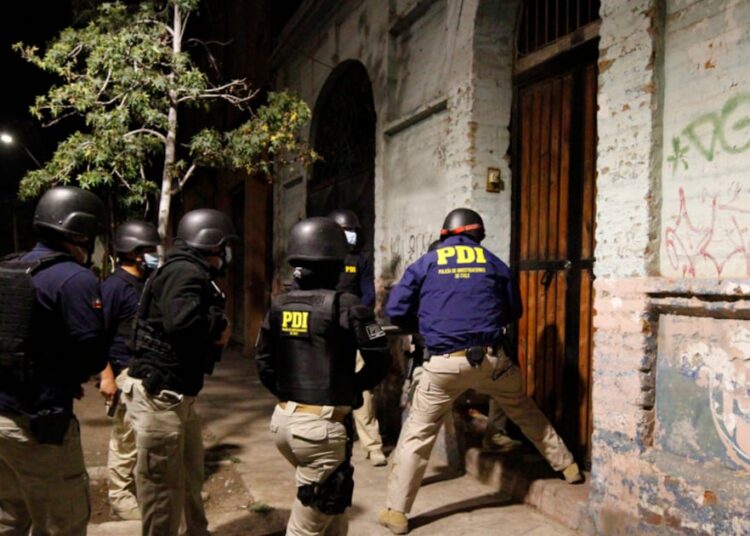 Eran buscados por el FBI: 24 chilenos detenidos tras desarticulación de estructura criminal dedicada al lavado de activos