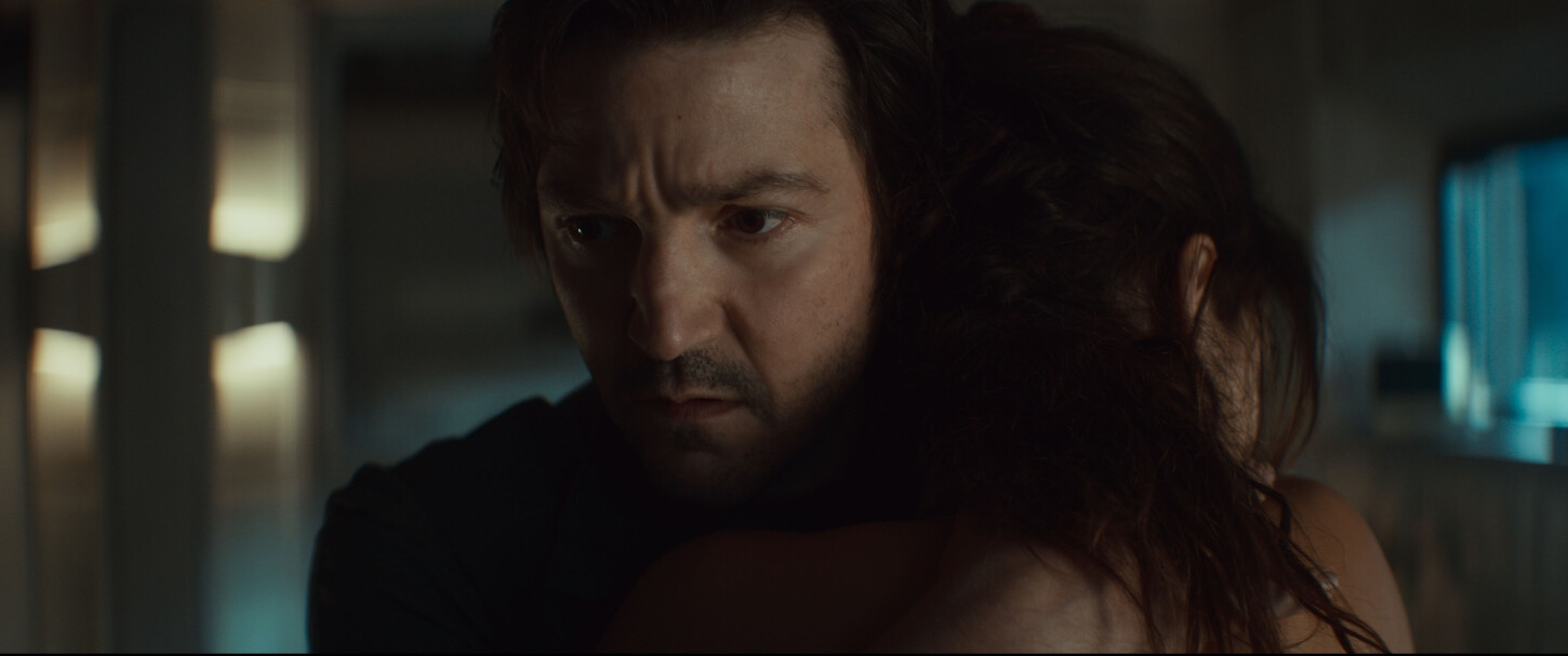 'Andor' (2022-2025) Diego Luna interpreta a Cassian Andor la exitosa serie, liderando un elenco que incluye a Stellan Skarsgård y Genevieve O'Reilly.