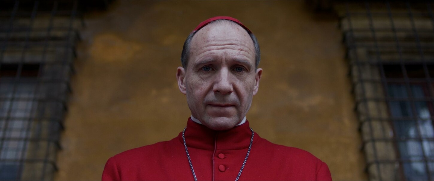 'Cónclave' (2024) Ralph Fiennes obtuvo su tercera nominación al Oscar gracias a su papel en 'Cónclave'.