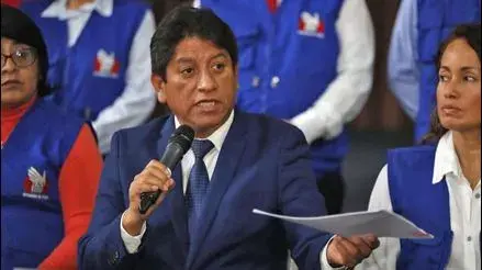 El defensor de las personas considera que la misección de investigaciones fiscales a Dina Boluarte