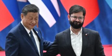 Boric se reúne con Xi Jinping en China: “Las guerras comerciales no son la manera de enfrentar nuestros problemas”