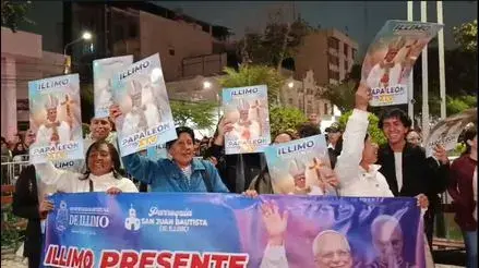 Faithful Meet en Chiclayo para seguir la masa pontificada pontificada de Leo XIV