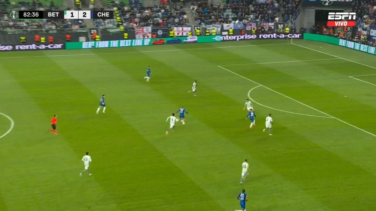 Galazo de Reece James para colocar el 3-1 del Chelsea frente a Betis