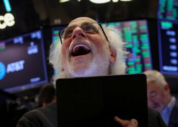 Bolsas mundiales suben tras tregua arancelaria de Trump a la UE, pero el IPSA va contra la corriente y baja
