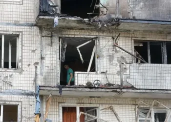 Bombardeo de Rusia en Ucrania deja 3 muertos en la región de Kiev